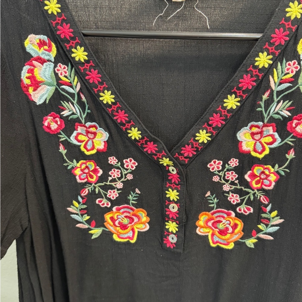 Black Short Sleeve Embellished Blouse with Floral Design - Picture 8 of 8